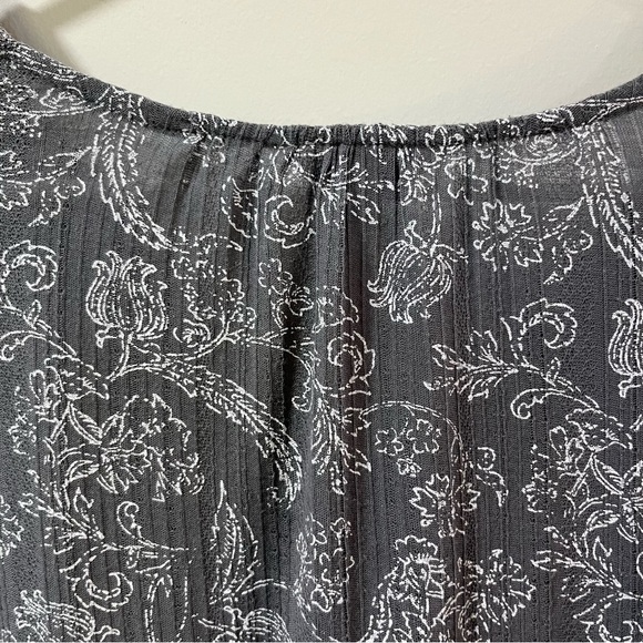 Lucky Brand XS Gray Printed Floers Elastic Sleeve V-Neck Women - Picture 9 of 16
